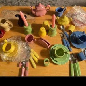 China set of 4 Pink, Blue, green, Yellow
Frenzy toy set  complete set Ceramic